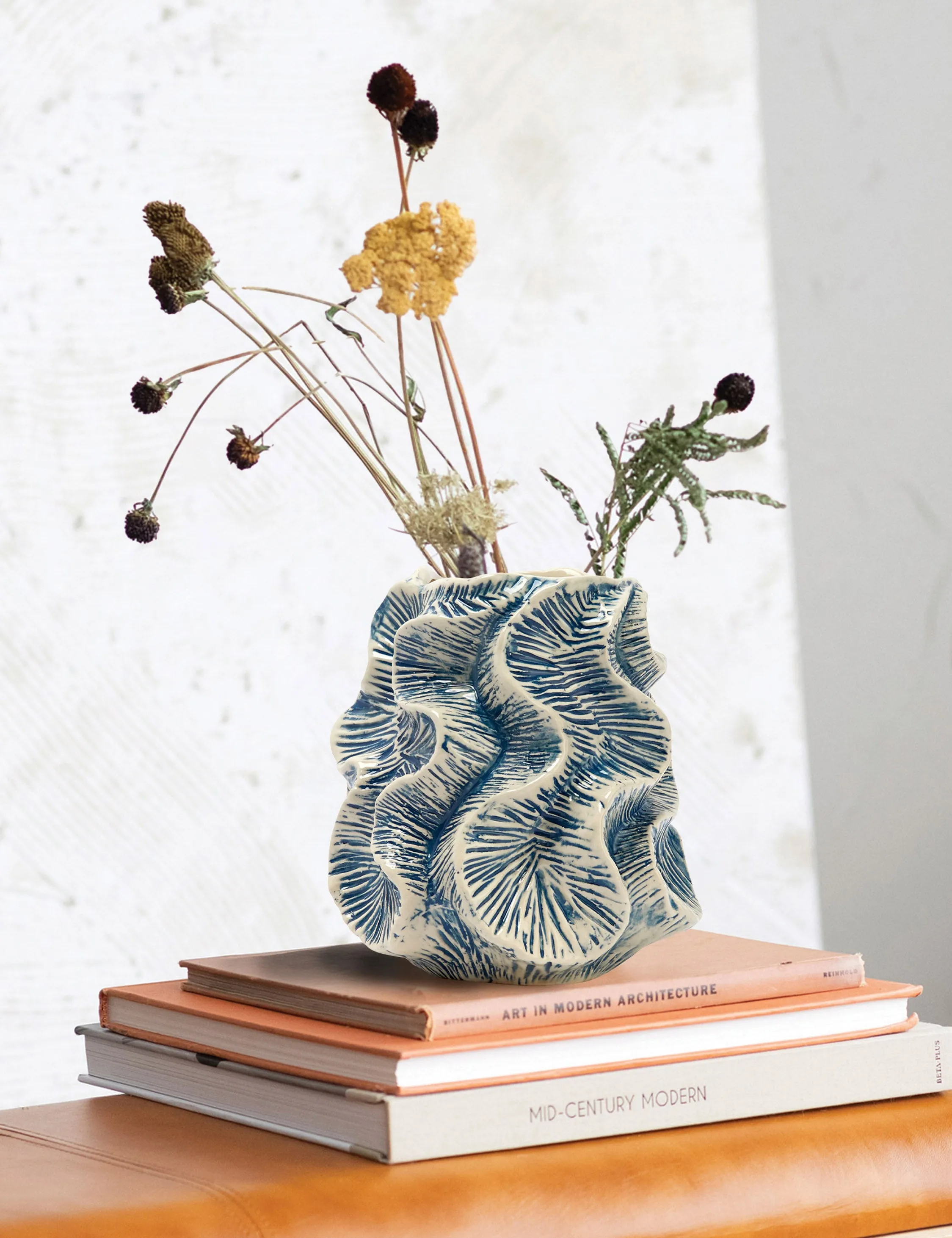 Anwen Vase Lulu and Georgia