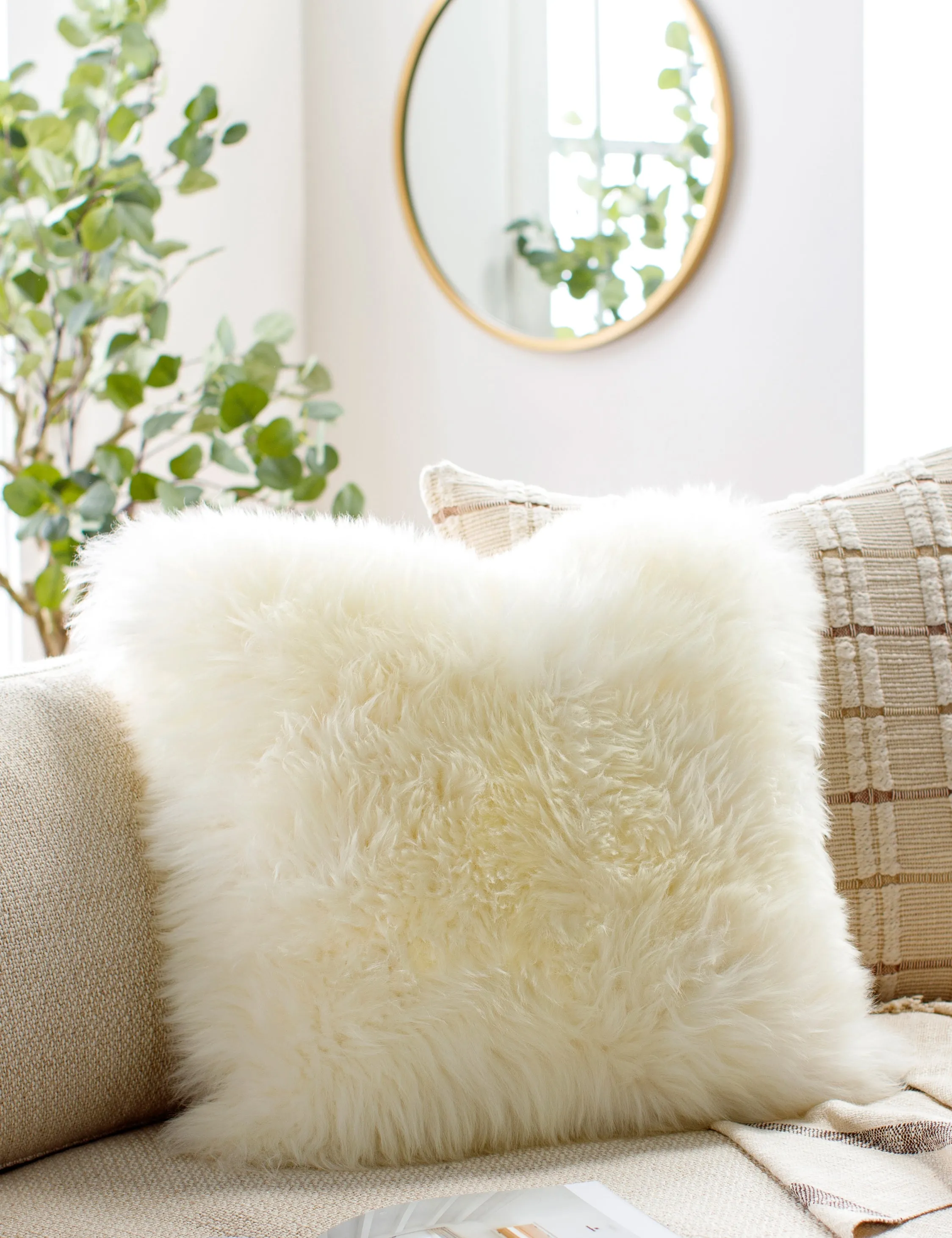 Aura Pillow Lulu and Georgia