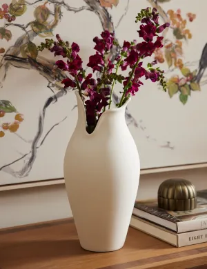 Avayah Vase Lulu and Georgia