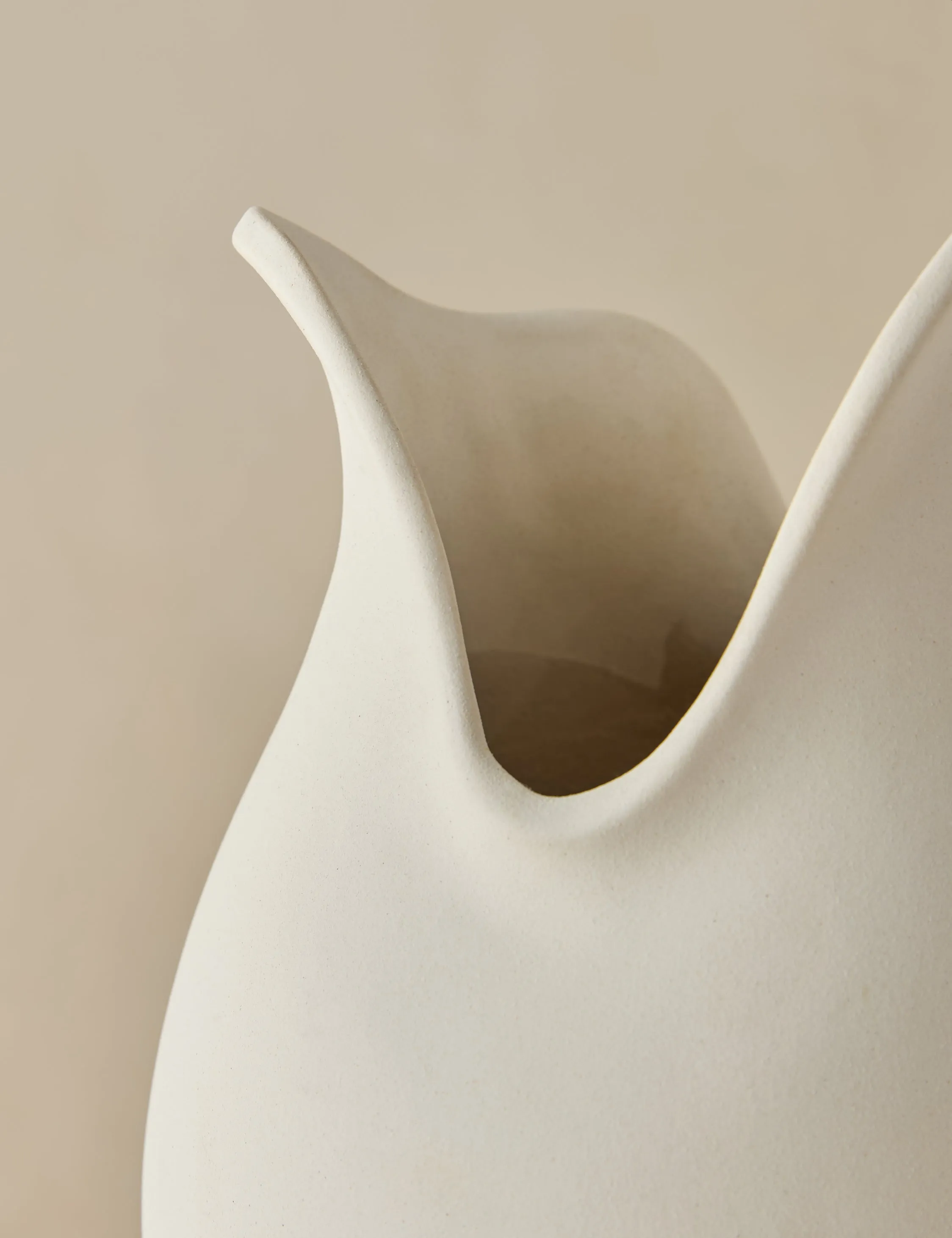 Avayah Vase Lulu and Georgia