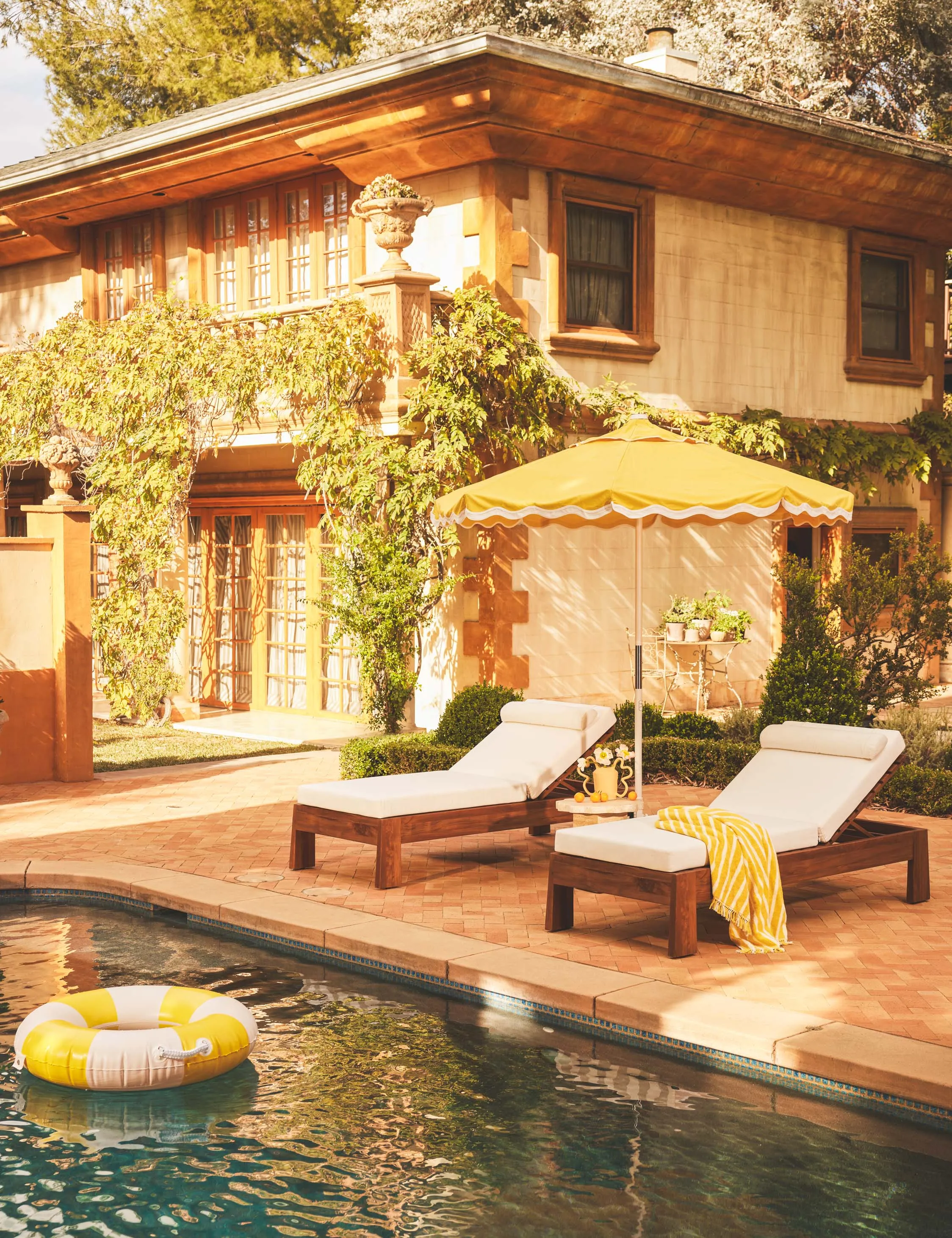 Bassano Outdoor Chaise Lulu and Georgia
