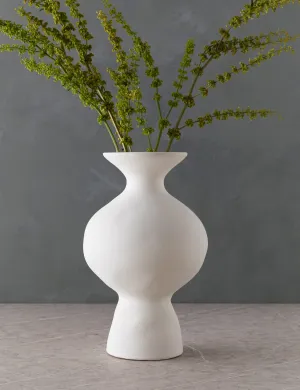Calista Vase Lulu and Georgia