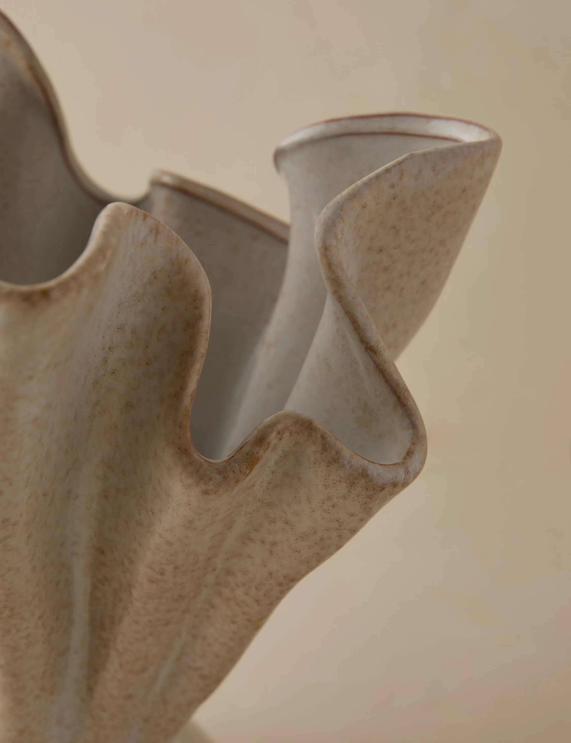 Darcia Vase Lulu and Georgia