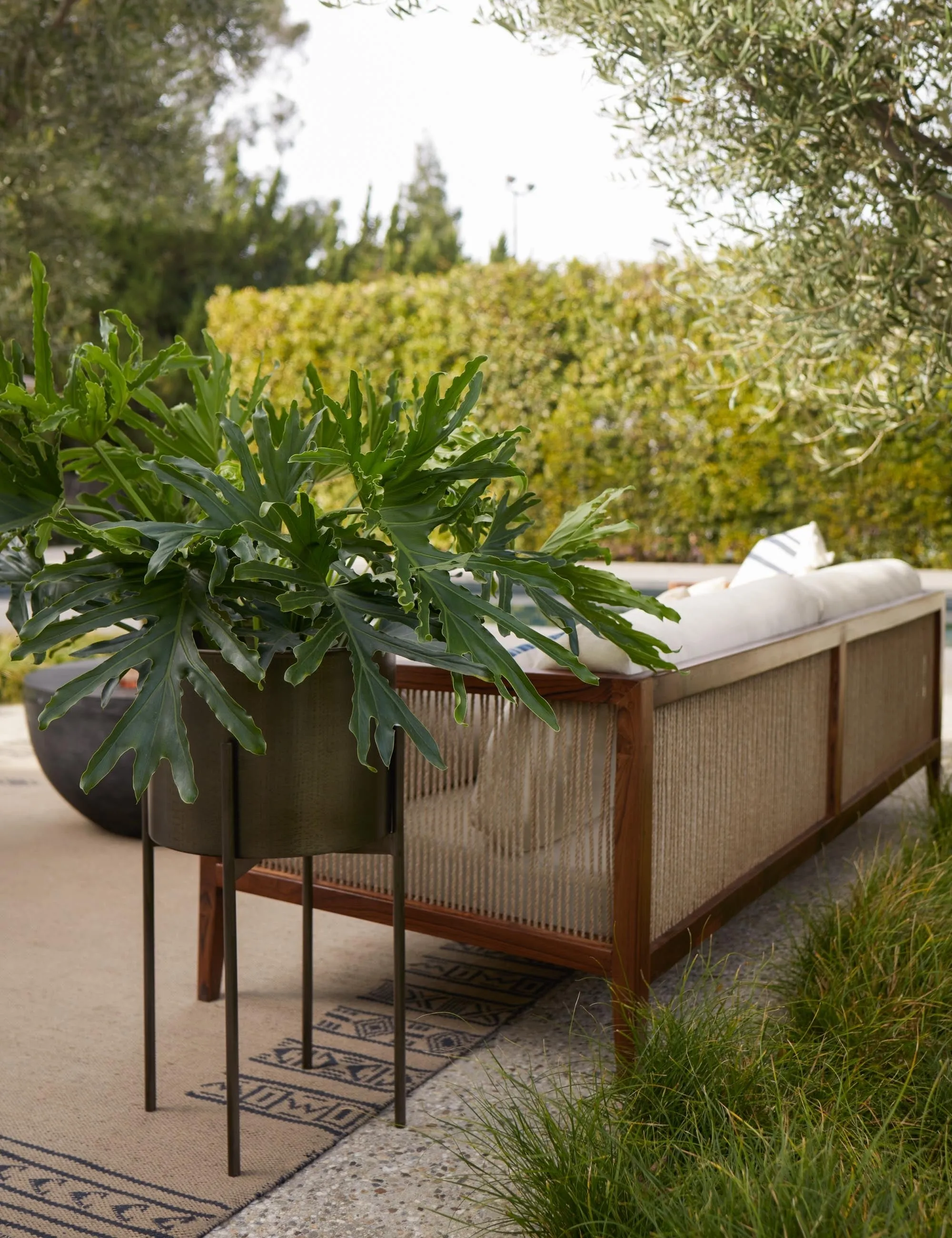 Francine Planter Pot Lulu and Georgia