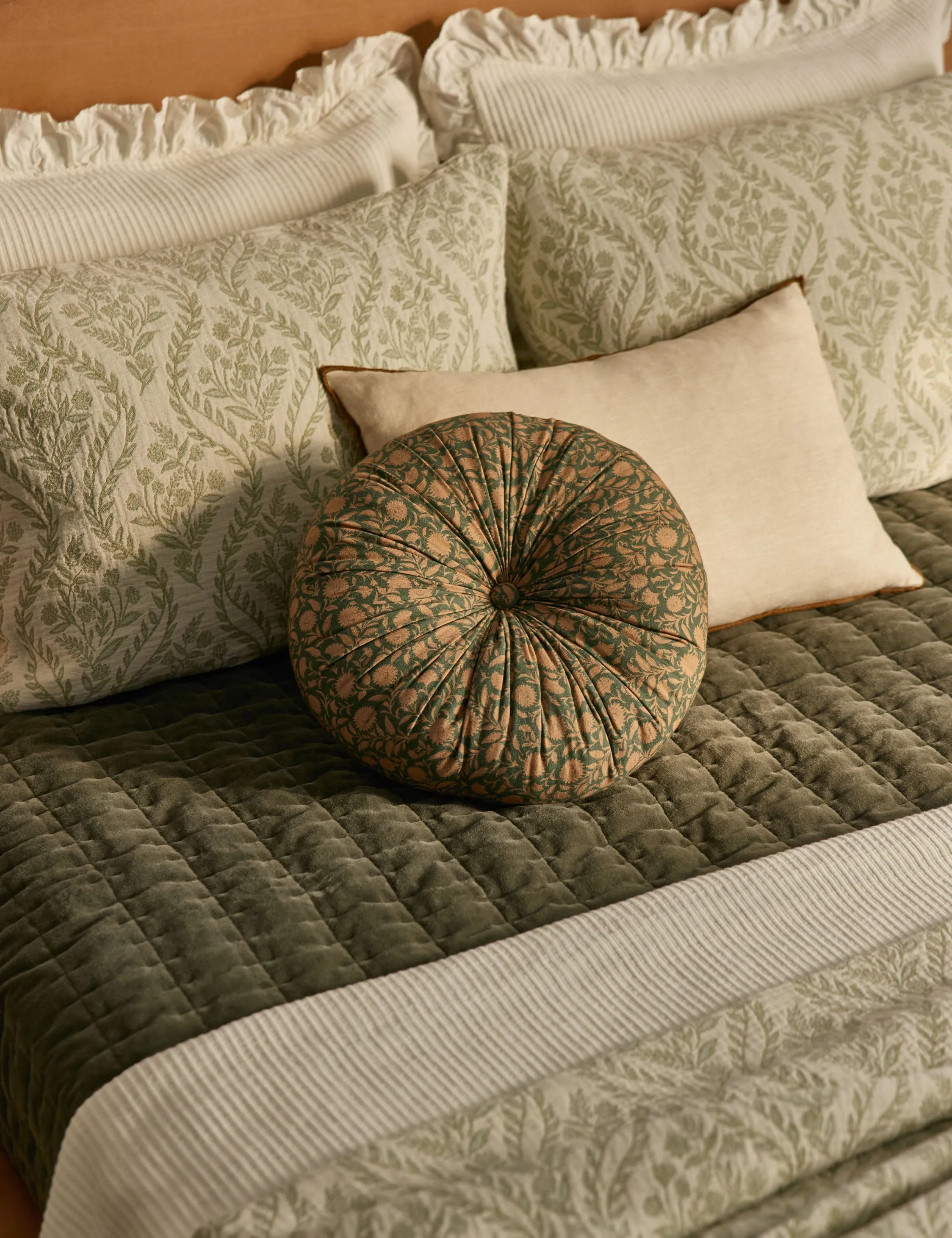 Fransen Linen Cotton Tufted Round Pillow Lulu and Georgia