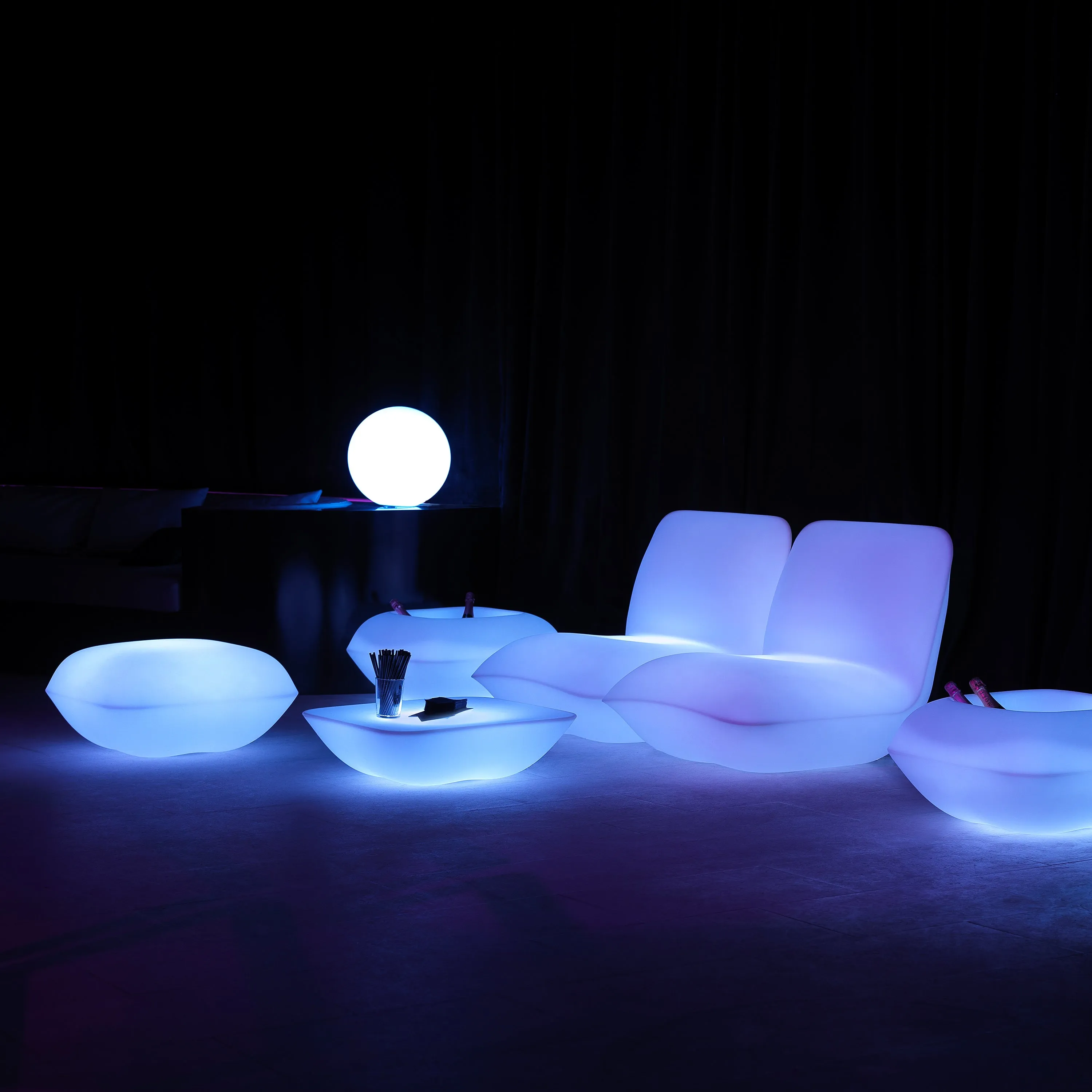 Pillow Illuminated Lounge Chair