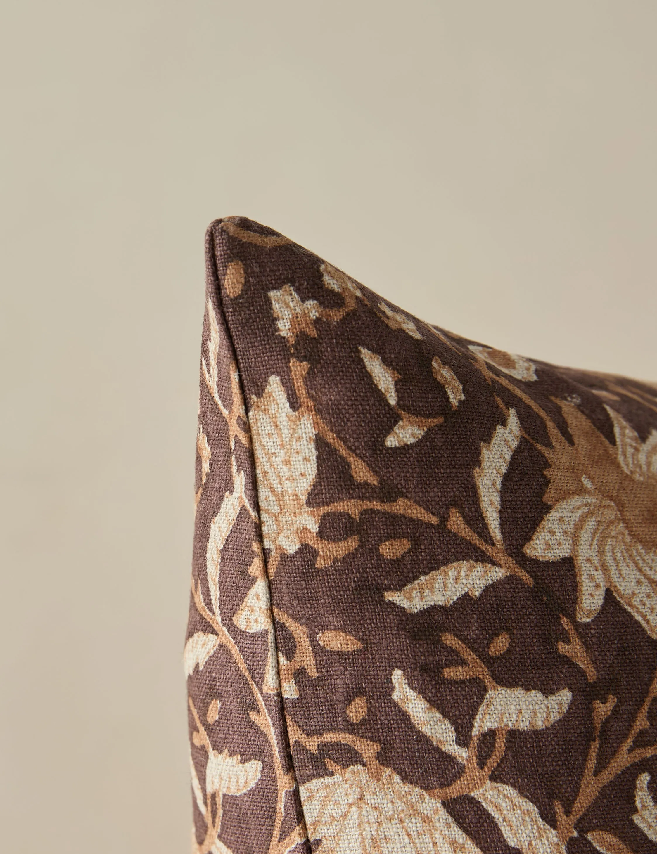 Sacha Linen Pillow Lulu and Georgia