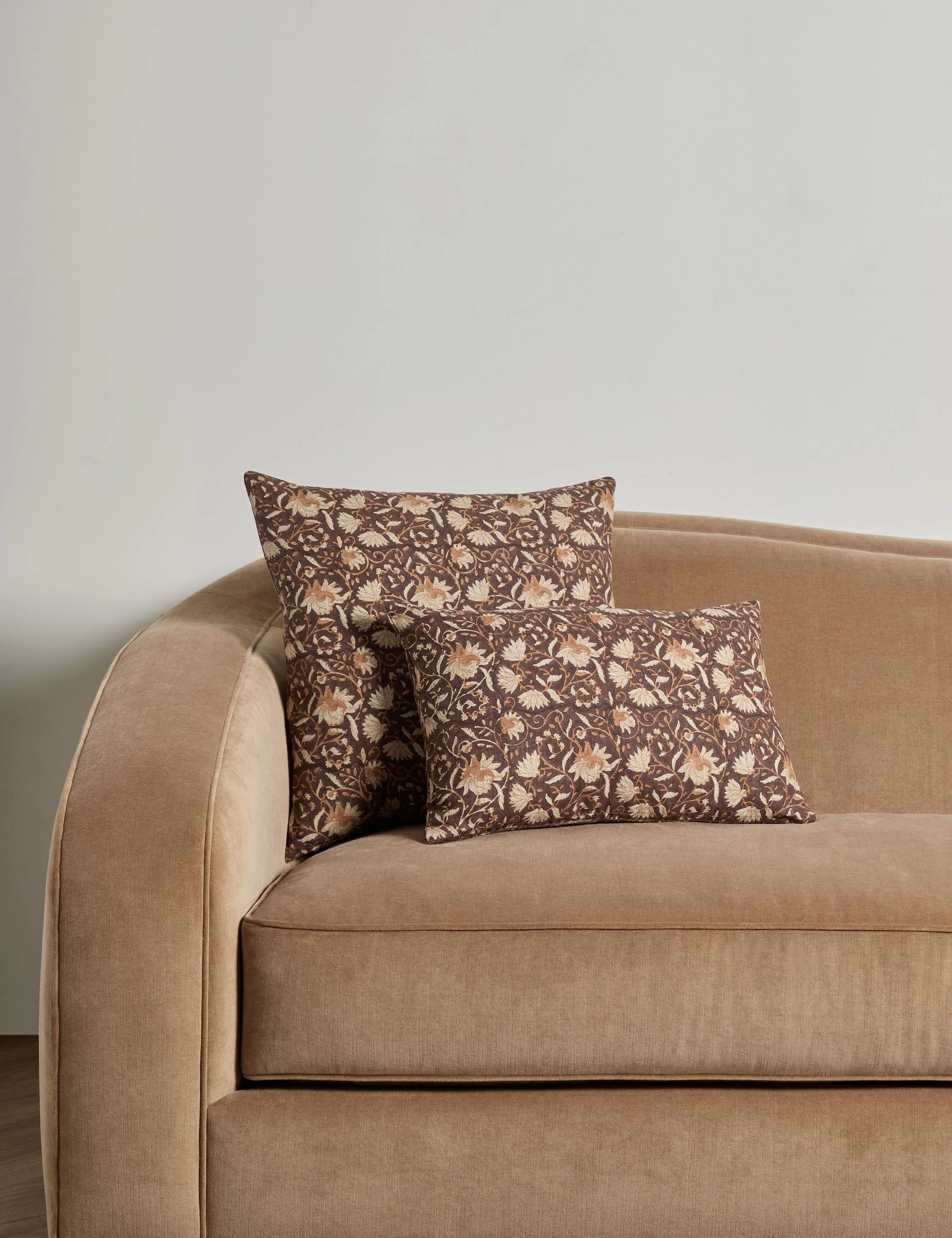 Sacha Linen Pillow Lulu and Georgia