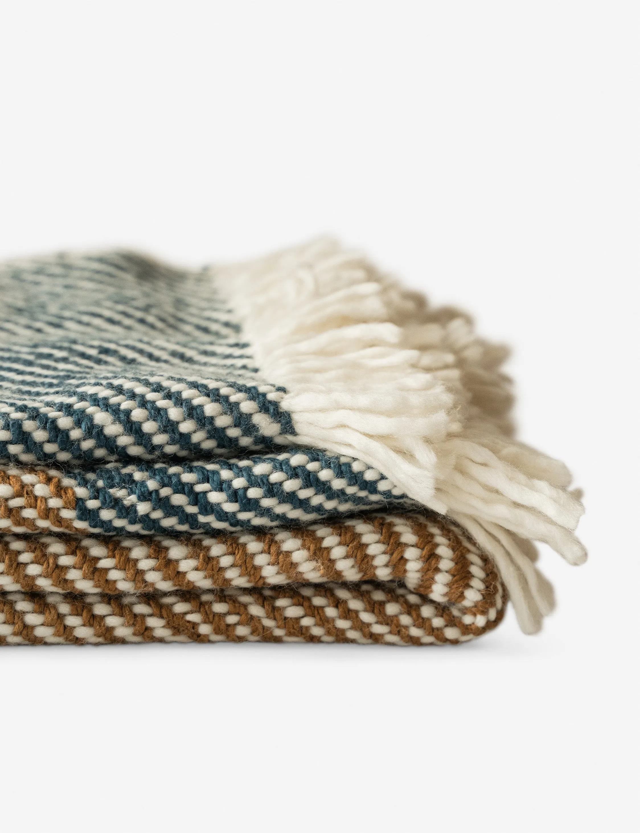 Sandvik Throw Lulu and Georgia