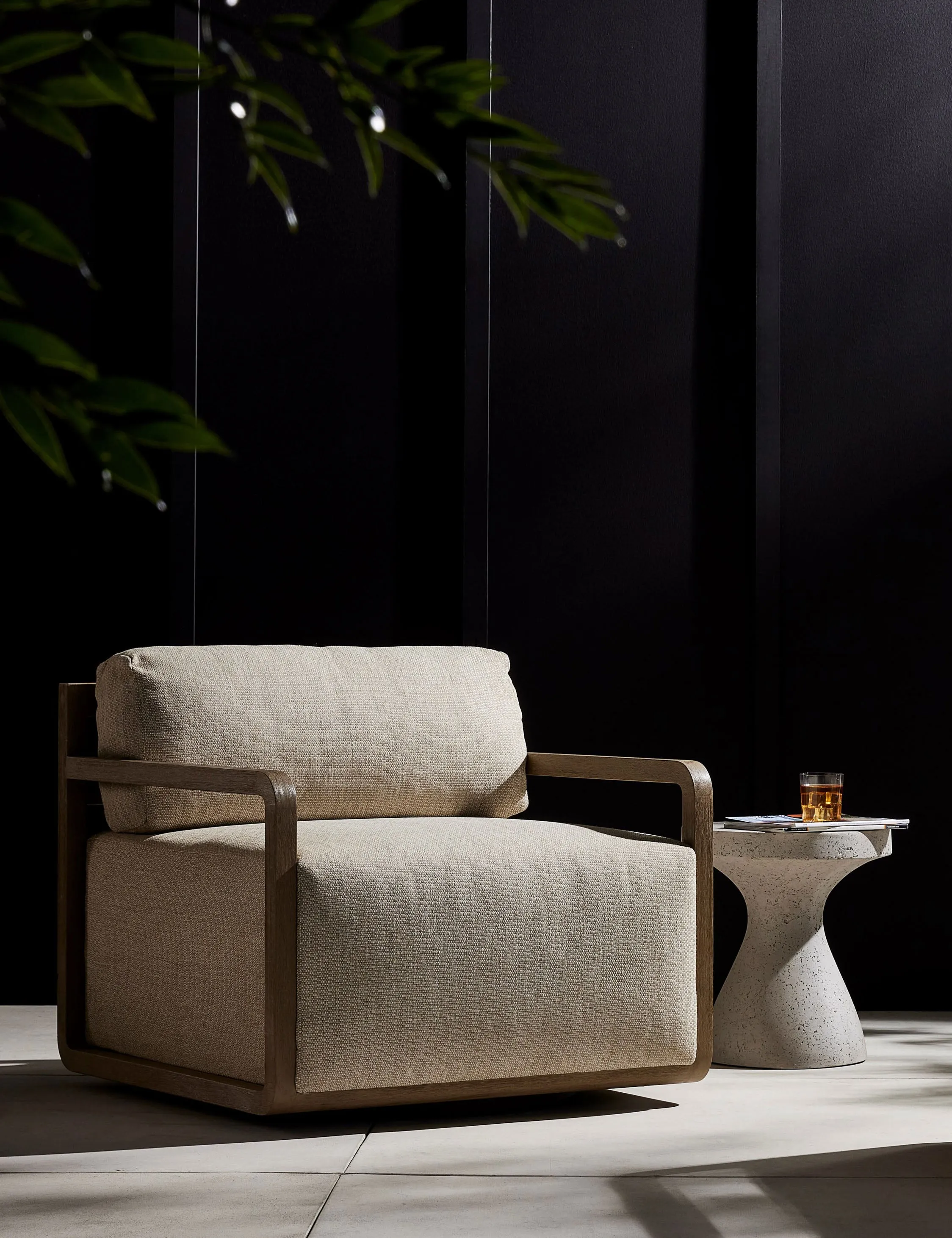 Tamika Indoor / Outdoor Swivel Chair Lulu and Georgia