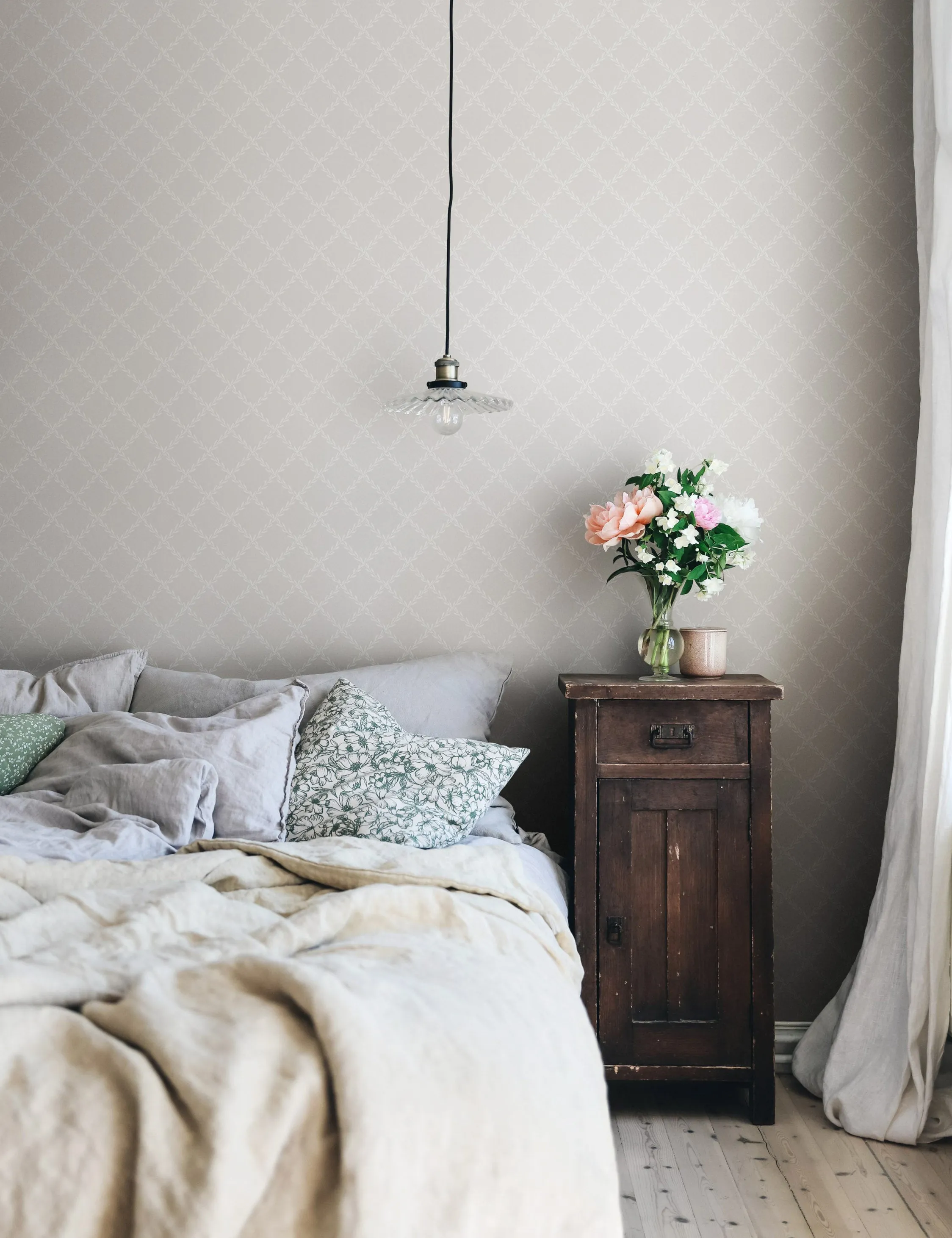 Trellis Wallpaper by Scalamandre Lulu and Georgia