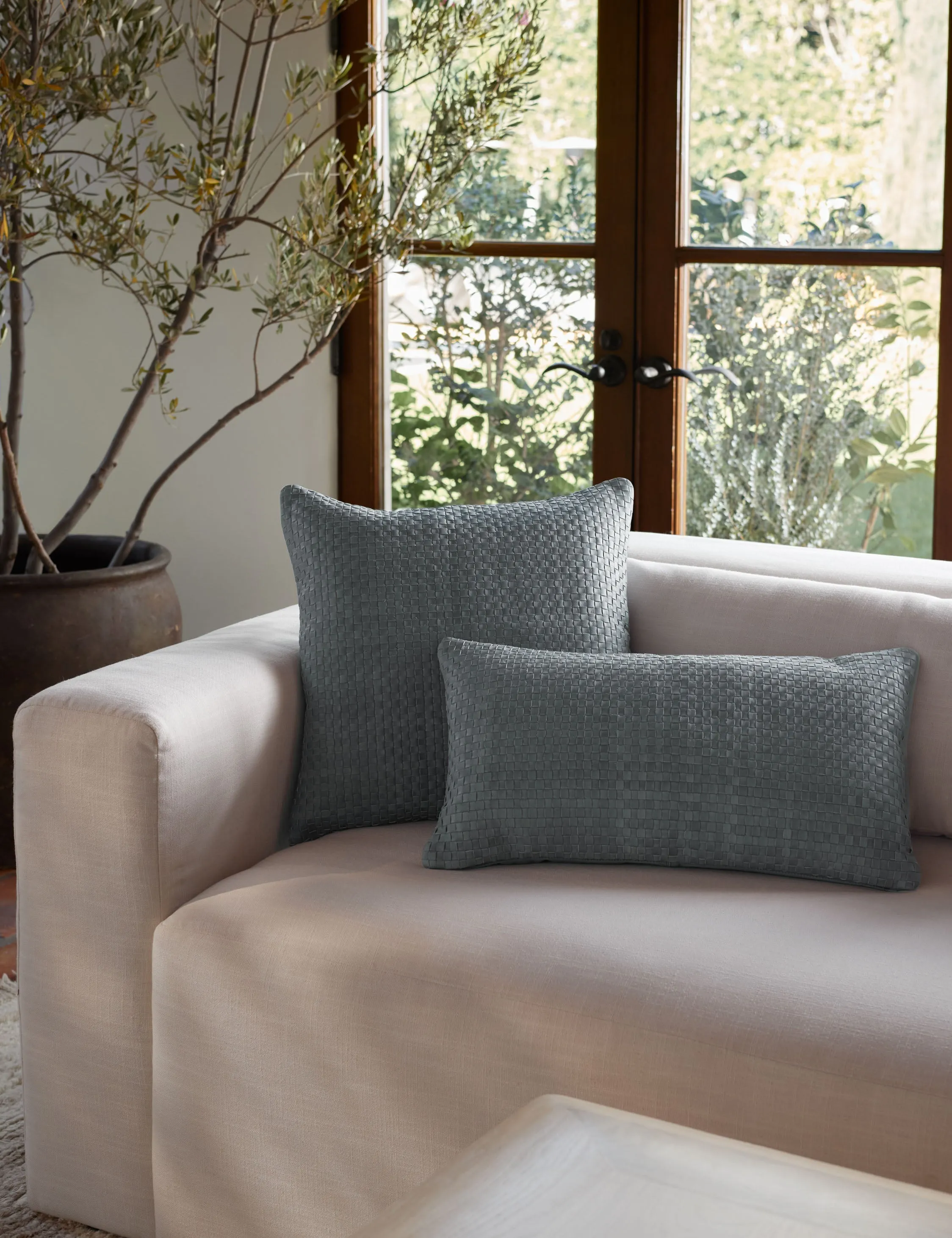 Victor Leather Pillow Lulu and Georgia
