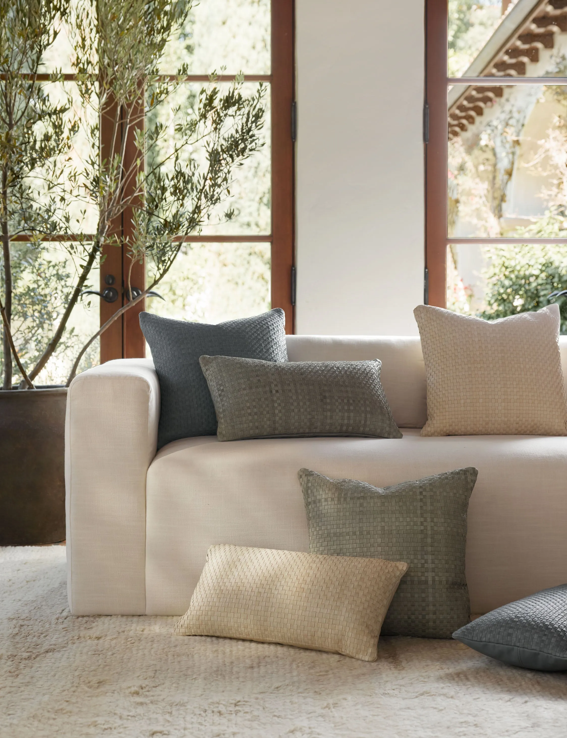 Victor Leather Pillow Lulu and Georgia